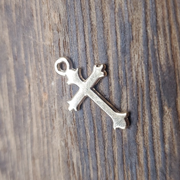 P136 vermiel cross charm‎ pendant - Picture 1 of 2